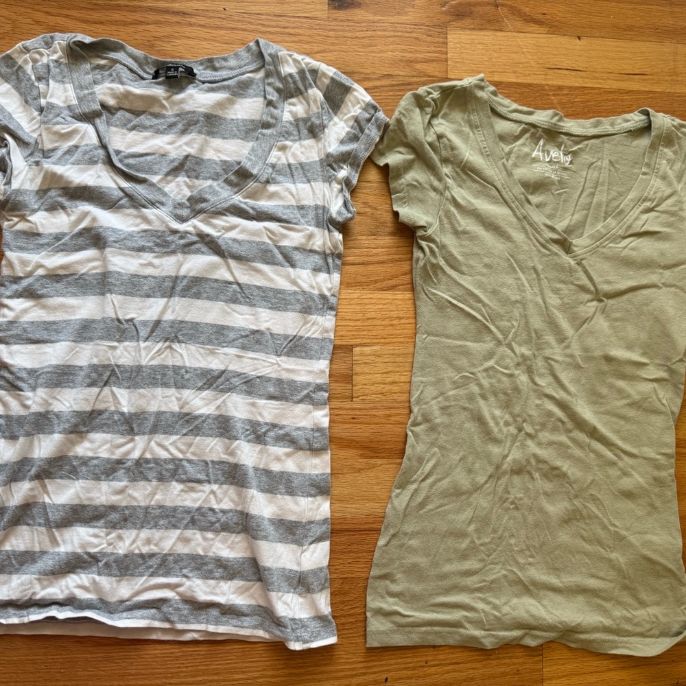 Aveto Olive V-Neck Tee and ambiance striped shirt bundle of 2 small size